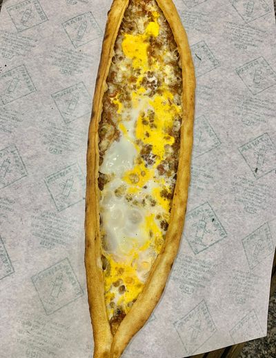 Kıymalı Kaşarlı Yumurtalı Pide