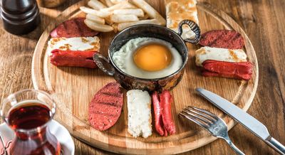 Sıcak Kahvaltı Tabağı