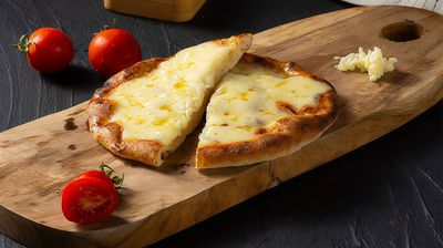 Kaşarlı Tırnaklı Pide