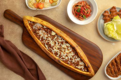 Kıymalı Kaşarlı Pide