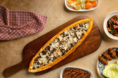 Kavurmalı Kaşarlı Pide