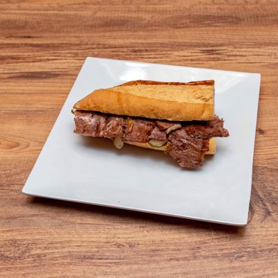 Eti Bol Yarım Ekmek Arası Et Döner