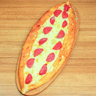 Kaşarlı Sucuklu Pide