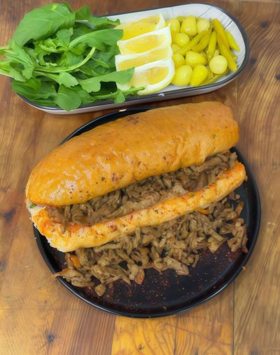 Ekmek Arası Etibol Et Tantuni