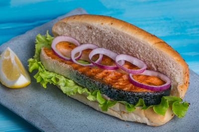 Yarım Ekmek Arası Somon