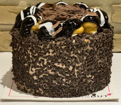 Çikolatalı & Profiterollü Pasta (4 - 6 Kişilik)