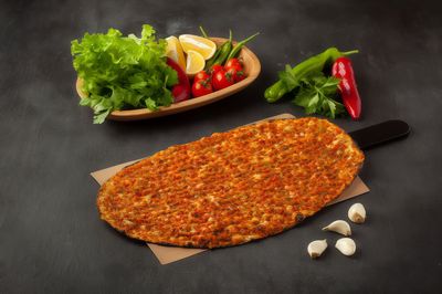Sarımsaklı Lahmacun (Antep Usulü)