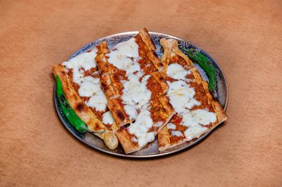Kıymalı Kaşarlı Pide
