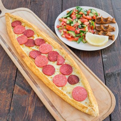 Kaşarlı Sucuklu Pide
