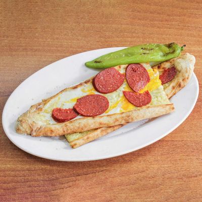 Kaşarlı Sucuklu Yumurtalı Pide