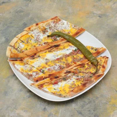 Kıymalı Yumurtalı Pide