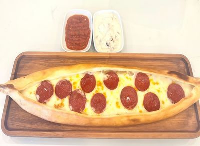 Kaşarlı Sucuklu Pide