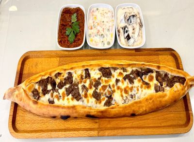 Kavurmalı Kaşarlı Pide