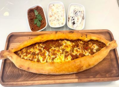 Kaşarlı Kuşbaşılı Pide