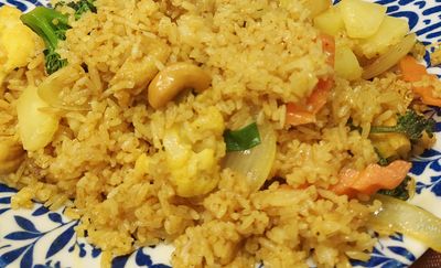 Ananaslı Kızarmış Pilav (Tavuk) / Pineapple Fried Rice (Chicken)