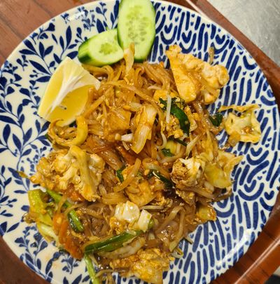 Pad Thai (Veg) & Kızarmış Pirinç Eriştesi (Vejetaryen)