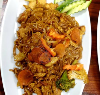 Soya Soslu Erişte (Tavuk) / Pad Si-Ew (Chicken)