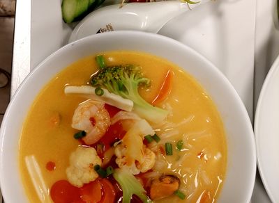 Acılı Ekşili Erişte Çorbası (Vejetaryen) - Spicy Hot & Sour Noodle Soup (Veg)