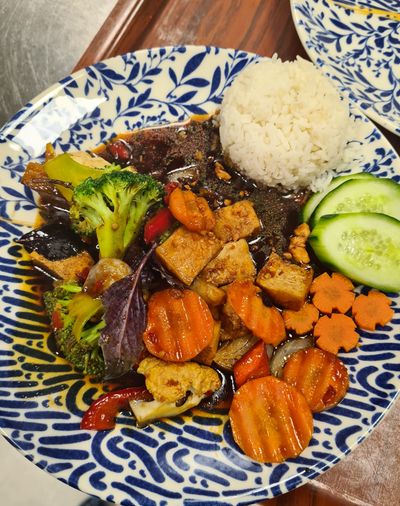Krapow (Veg) & Steam Rice & Fesleğen (Vejetaryen)
