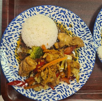 Pad Kra Tiem (Veg) & Steam Rice & Sarımsak (Vejetaryen)