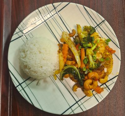 Pad Med Ma Muang (Vegan) & Steam Rice & Kajun Fıstığı (Vejetaryen)
