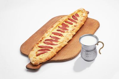 Sucuklu Kaşarlı Pide Menü