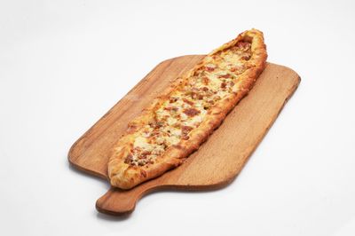 Kuşbaşılı Kaşarlı Pide