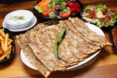 Kıymalı Kaşarlı Pide