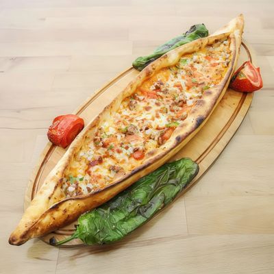 Kuşbaşılı Kaşarlı Pide