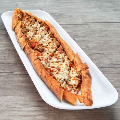 Kuşbaşılı Mantarlı Kaşarlı Pide