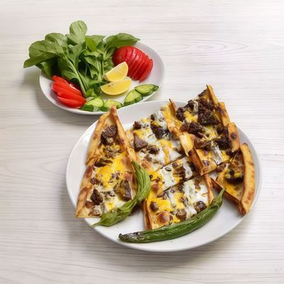 Kavurmalı Kaşarlı Pide