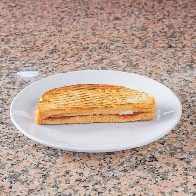 İçeceği Bizden Ayvalık Tost