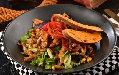 Tavuklu Bademli Salata