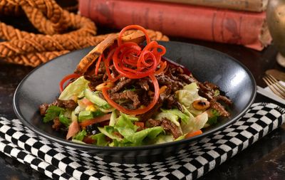 Biftekli Bademli Salata