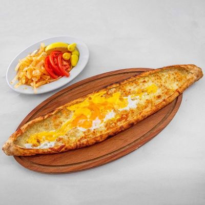 Kıymalı Yumurtalı Kaşarlı Pide