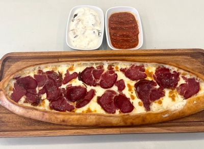 Pastırmalı Kaşarlı Pide