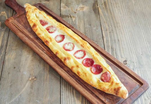 Sucuklu Kaşarlı Karadeniz Pidesi