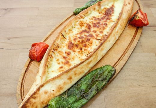 Dönerli Kaşarlı Pide