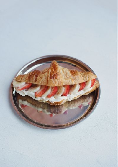 Kremalı Meyveli Kruvasan