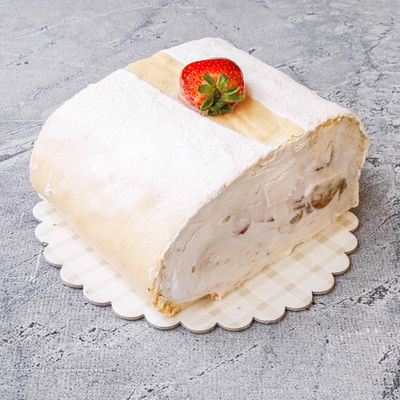 Çilekli Muzlu Kitap Pasta