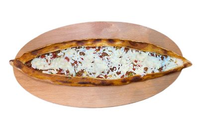 Kuşbaşılı Kaşarlı Pide