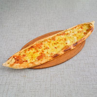 Domatesli Kaşarlı Pide