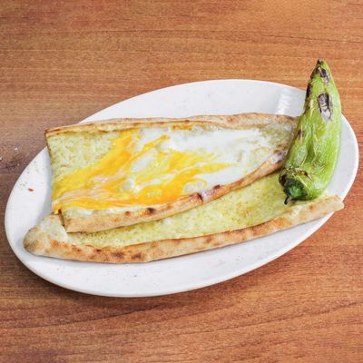 Kaşarlı Yumurtalı Pide
