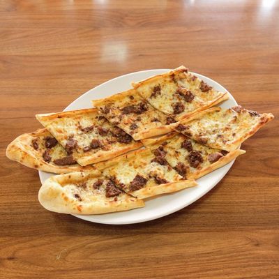 Kavurmalı Kaşarlı Pide