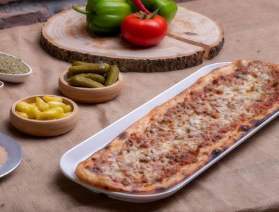 Kıymalı Kaşarlı Pide