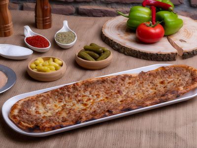 Kuşbaşılı Kaşarlı Pide