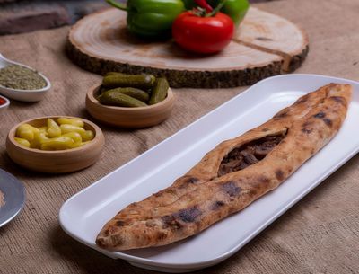 Kavurmalı Pide