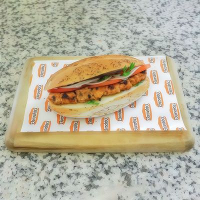 Yarım Ekmek Arası Soslu Tavuk Şiş