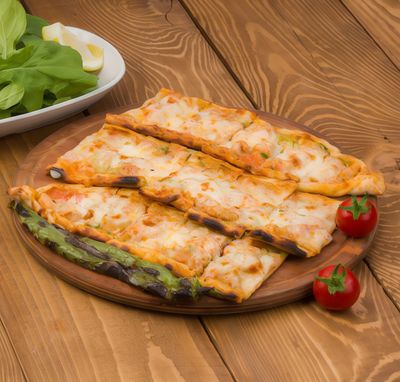 Tavuklu Kaşarlı Pide