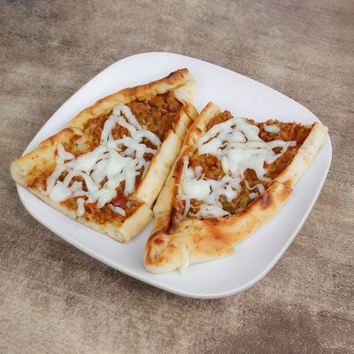 Kıymalı Kaşarlı Pide